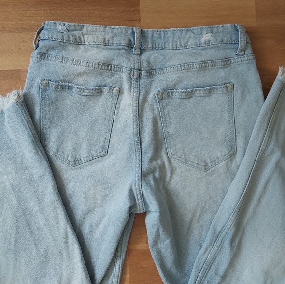 Divided Light Blue Slightly Distressed Buttoned Jeans Size 8 - Picture 6 of 6